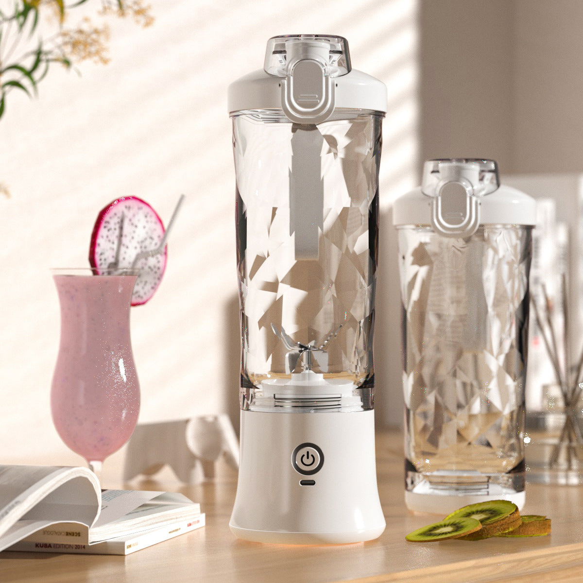 Portabel mini­blender med 6 blad – perfekt för shakes och smoothie